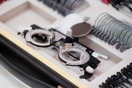 配鏡之前散瞳驗(yàn)光和不散瞳驗(yàn)光有什么區(qū)別